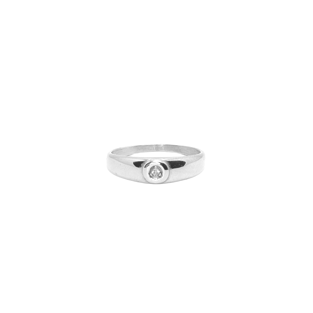 Gigi Ring silber auf Hintergrund weiß