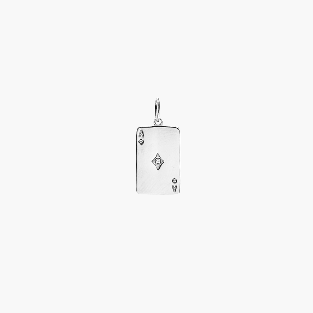 Ace Charm Silber Produktbild vor fast weißem Hintergrund