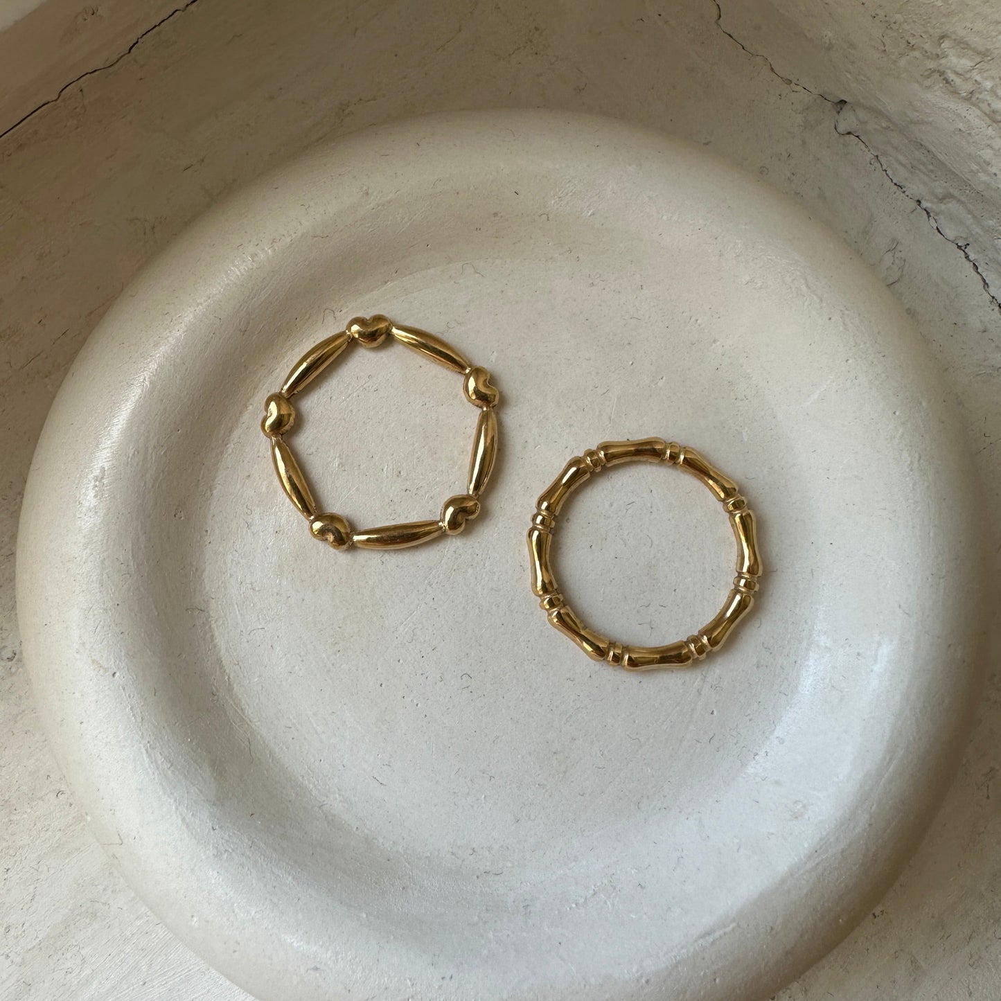 Banu Ring in Schale