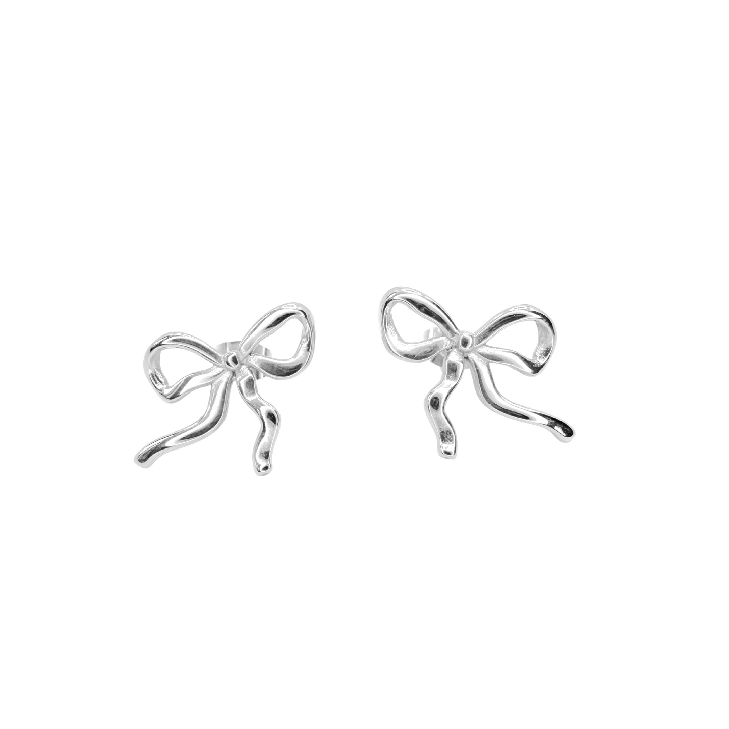 Ribbon Ohrringe silber auf Hintergrund weiß