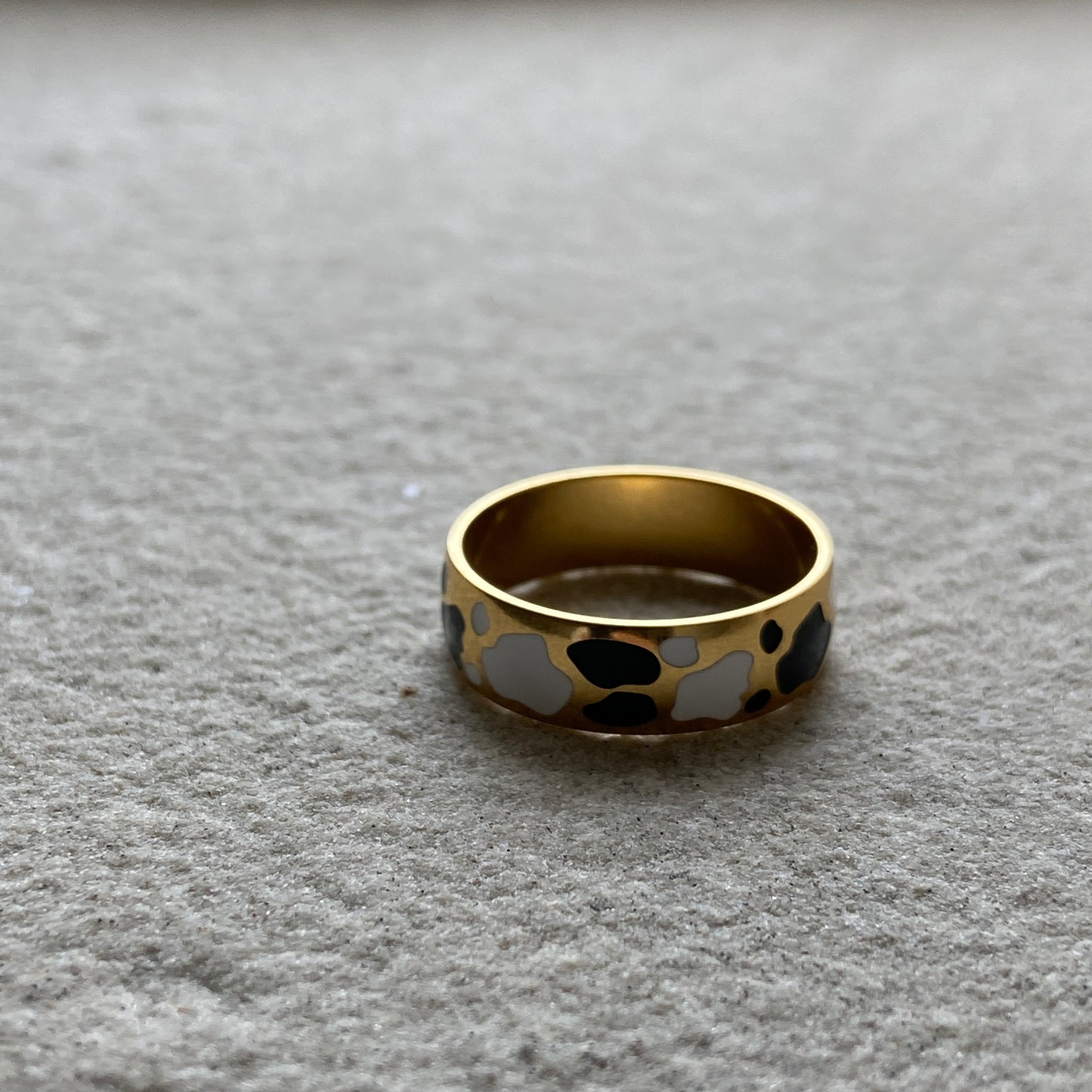Milchiger Ring auf Marmorstein?
