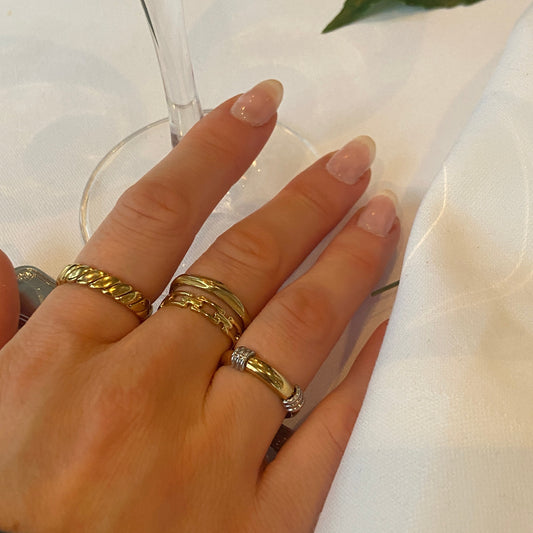 ringe, Gold an einer Hand