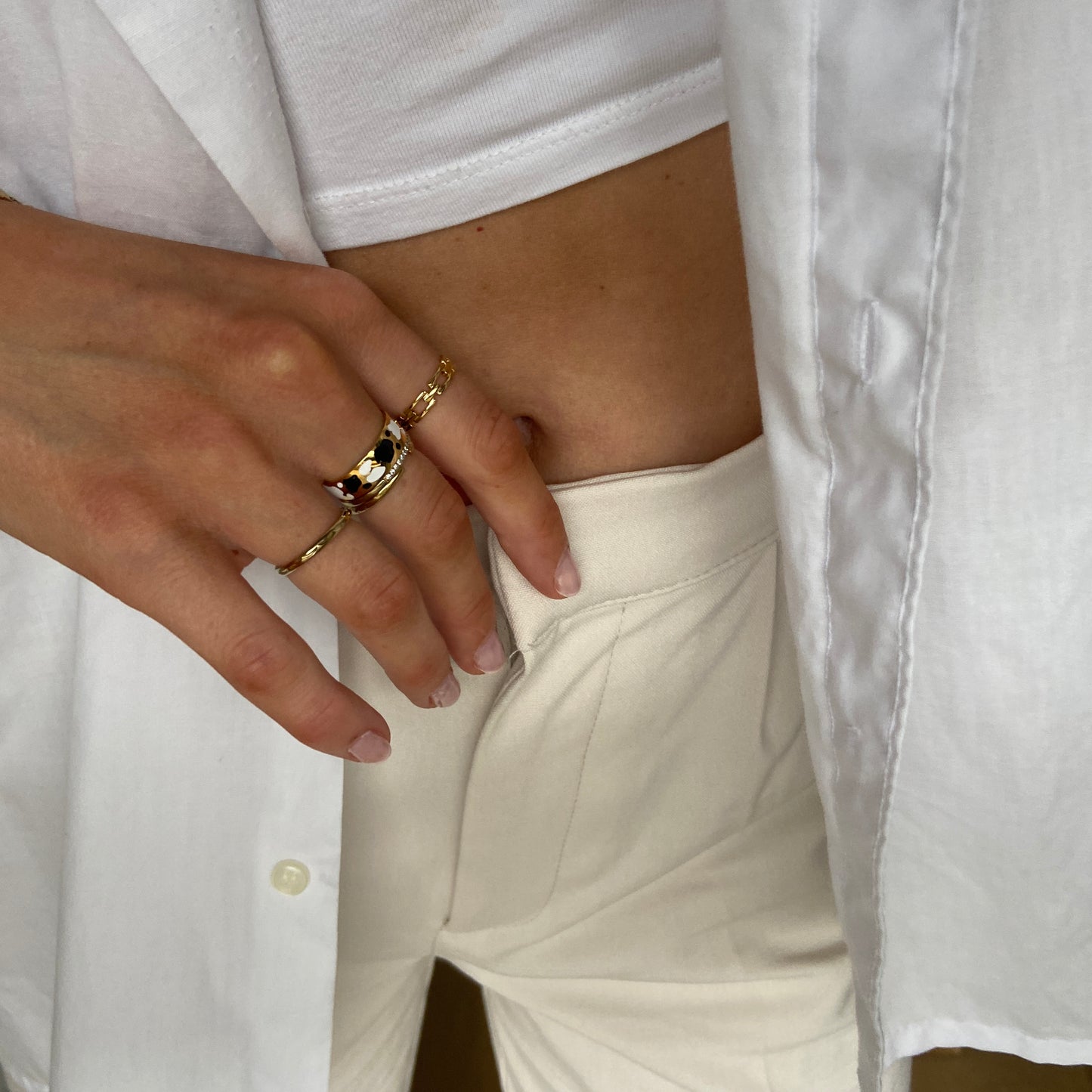 milchiger Ring anhand weiße Hose?