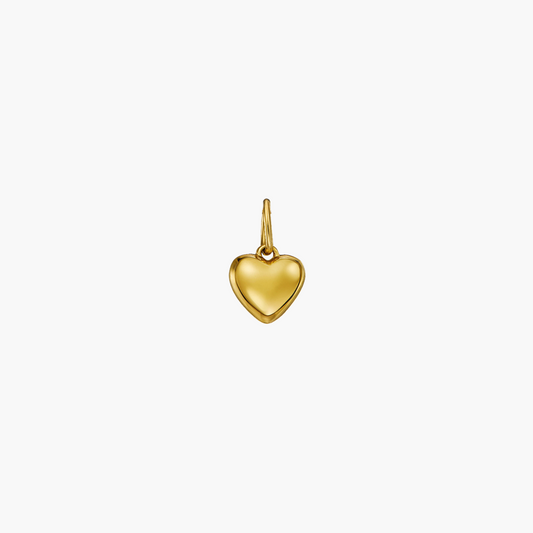 heart of gold Charm vor weißem Hintergrund