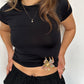 Flower Clip Blumen Haarspange geklammert an schwarzes T-Shirt