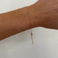 zartes Armband an einer Hand